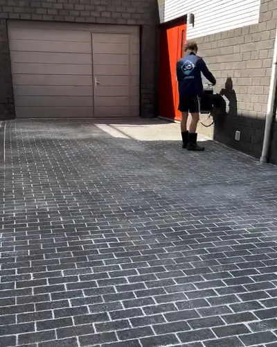Oprit in Vinkhuizen na het reinigen